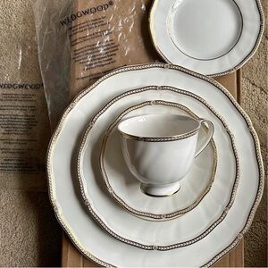 Wedgwood China Windsor Black Pattern, Gold Trim. 5pc place settings, 3 to sell.
